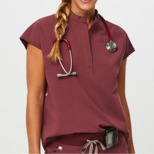 Figs small Rafaela scrub top